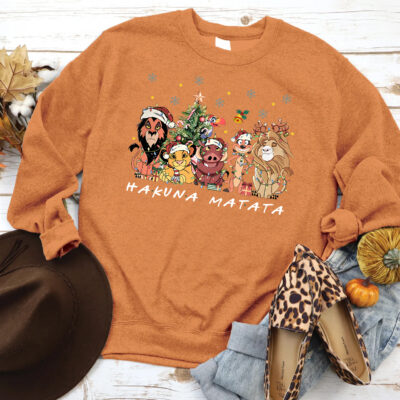 Hakuna Matata The Lion King Christmas shirt, Mufasa Simba Timon Pumbaa Christmas shirt, Animal Kingdom WDW Mickey's very merry Christmas Tee tạo seo title meta desriptipn