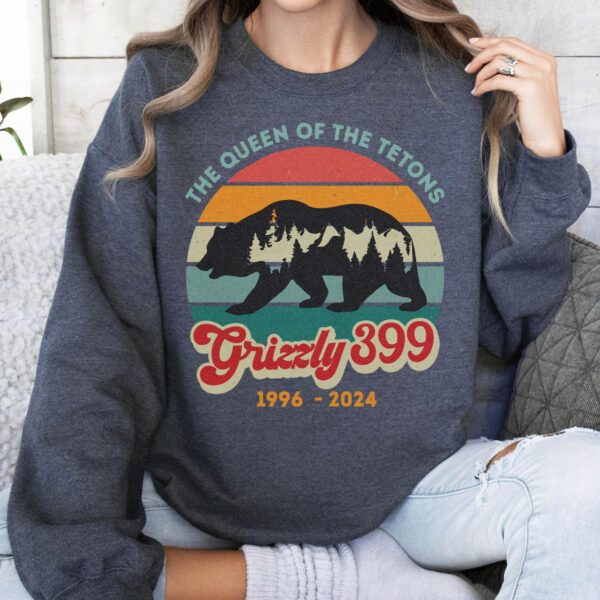 Grizzly Bear 399 shirt featuring the famous Grand Teton bear and her cubs